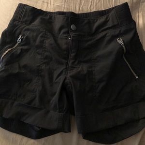 Athleta Trekkie Cuffed Shorts with Zipper pockets